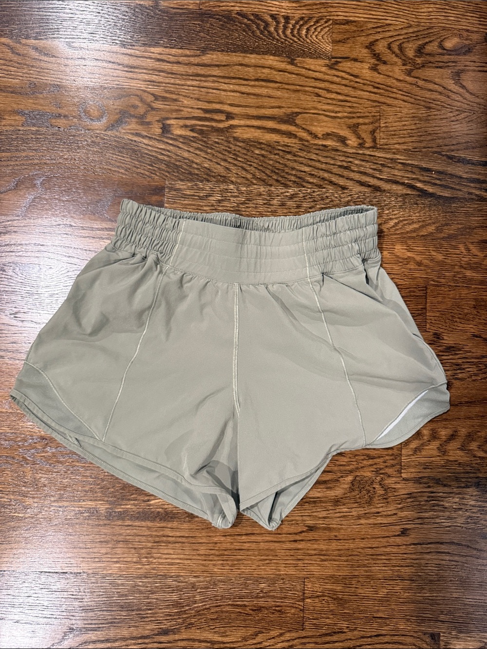 Lululemon Sage green hotty hot Athletic Shorts size 4 high rise